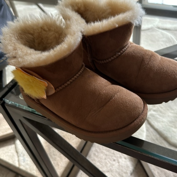 Uggs children boot worn a few times - Picture 5 of 5